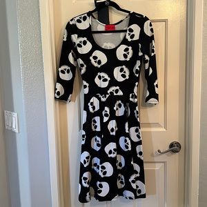 Deadly Dames Skulls dress sz M